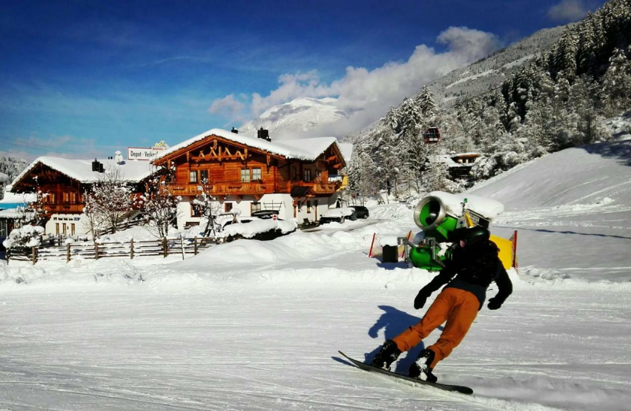 Feriendorf Joggler - Chalets Nahe Der Gondel Zell am Ziller Bagian luar foto