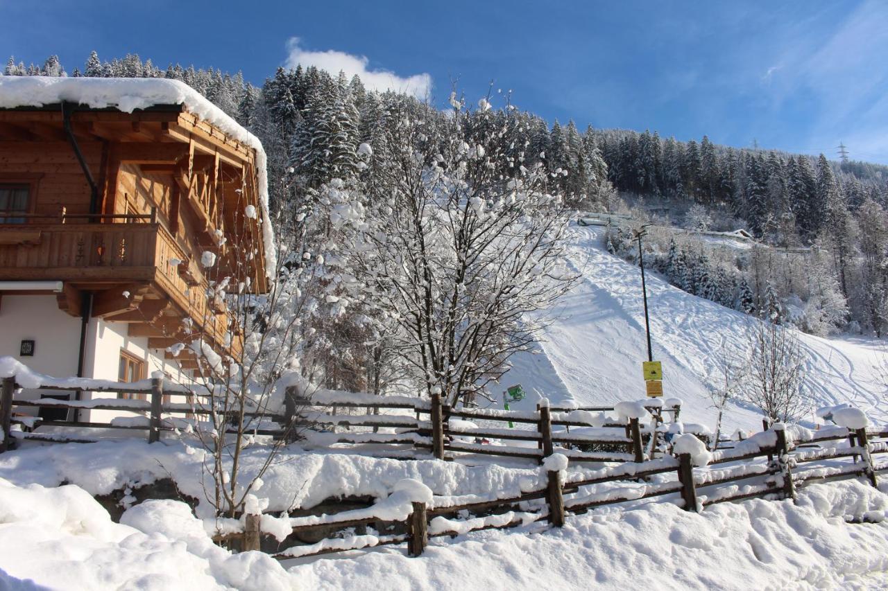 Feriendorf Joggler - Chalets Nahe Der Gondel Zell am Ziller Bagian luar foto